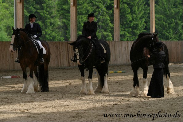Corinna, Jenny und Steffi mit Bomber