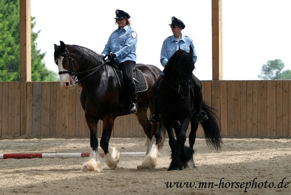 Pas de Deux, Nicole Dutine mit Freundin